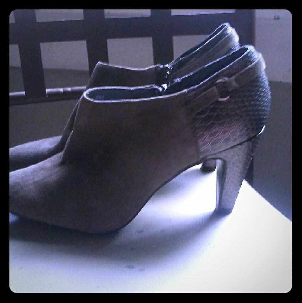 Bandolino grey booties